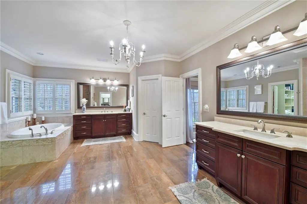 5370 High Point Manor, Atlanta, Georgia 30342, 6 Bedrooms Bedrooms, ,7 BathroomsBathrooms,Residential,Sold,5370 High Point Manor,6669447