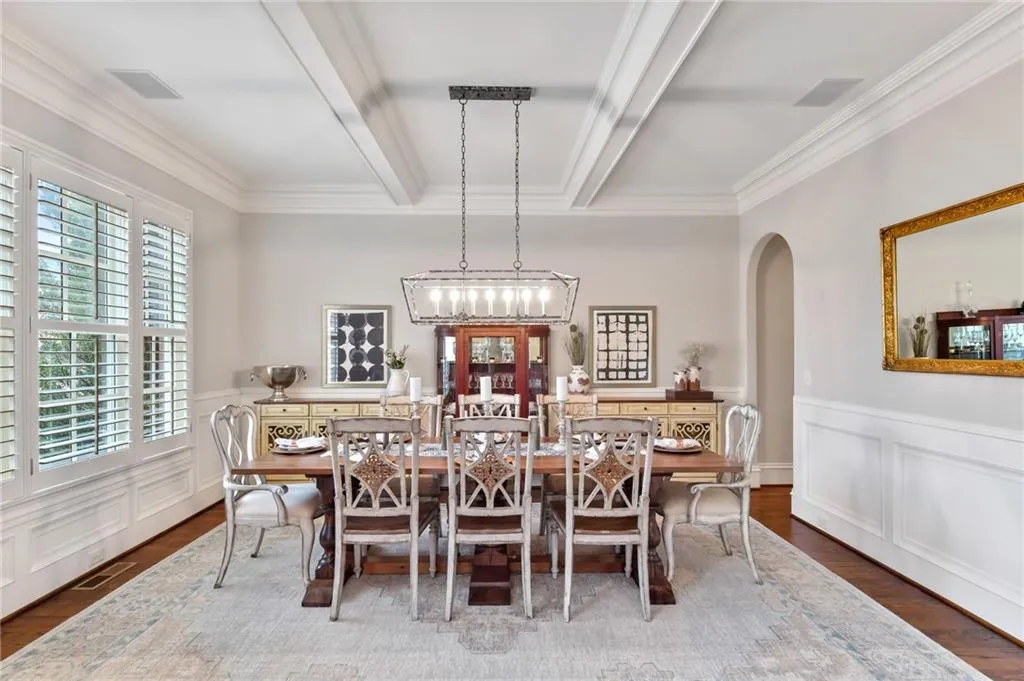 5370 High Point Manor, Atlanta, Georgia 30342, 6 Bedrooms Bedrooms, ,7 BathroomsBathrooms,Residential,Sold,5370 High Point Manor,6669447