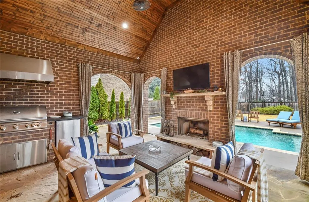 5370 High Point Manor, Atlanta, Georgia 30342, 6 Bedrooms Bedrooms, ,7 BathroomsBathrooms,Residential,Sold,5370 High Point Manor,6669447