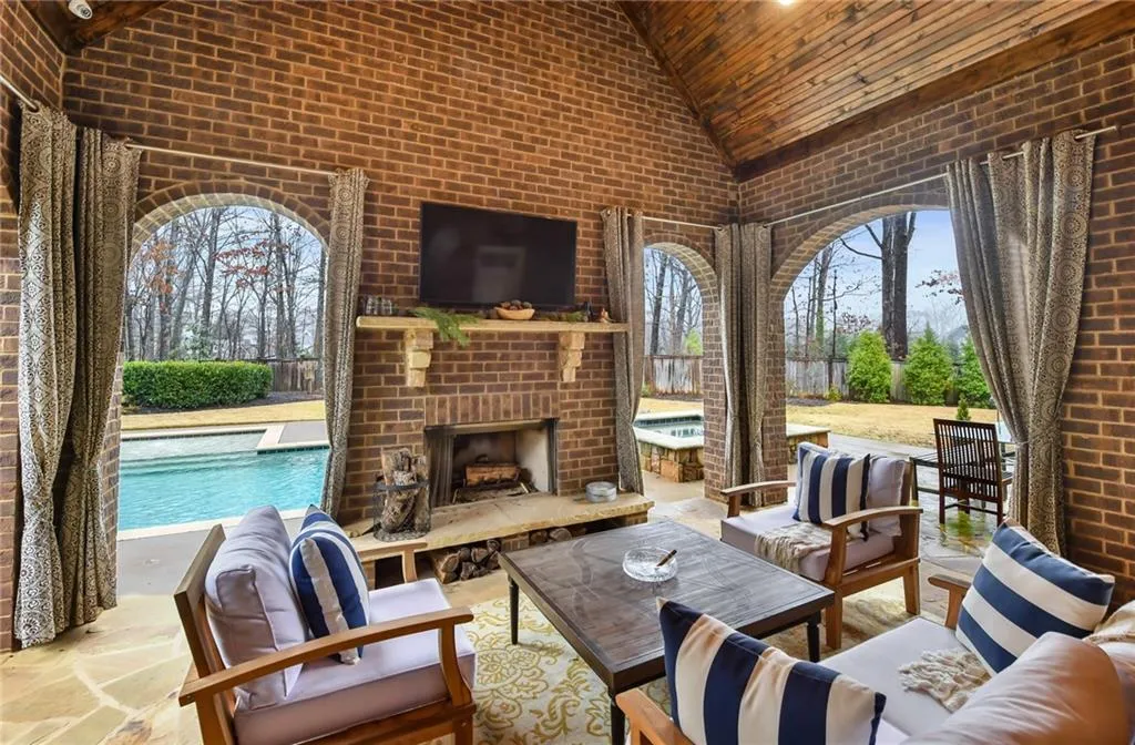 5370 High Point Manor, Atlanta, Georgia 30342, 6 Bedrooms Bedrooms, ,7 BathroomsBathrooms,Residential,Sold,5370 High Point Manor,6669447