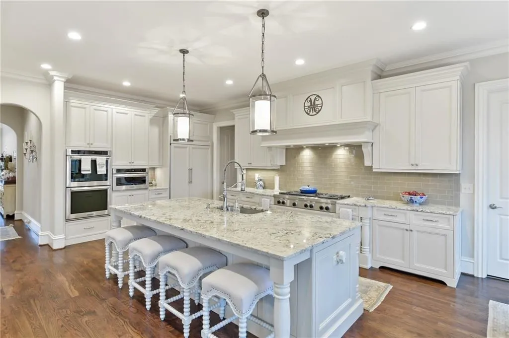 5370 High Point Manor, Atlanta, Georgia 30342, 6 Bedrooms Bedrooms, ,7 BathroomsBathrooms,Residential,Sold,5370 High Point Manor,6669447