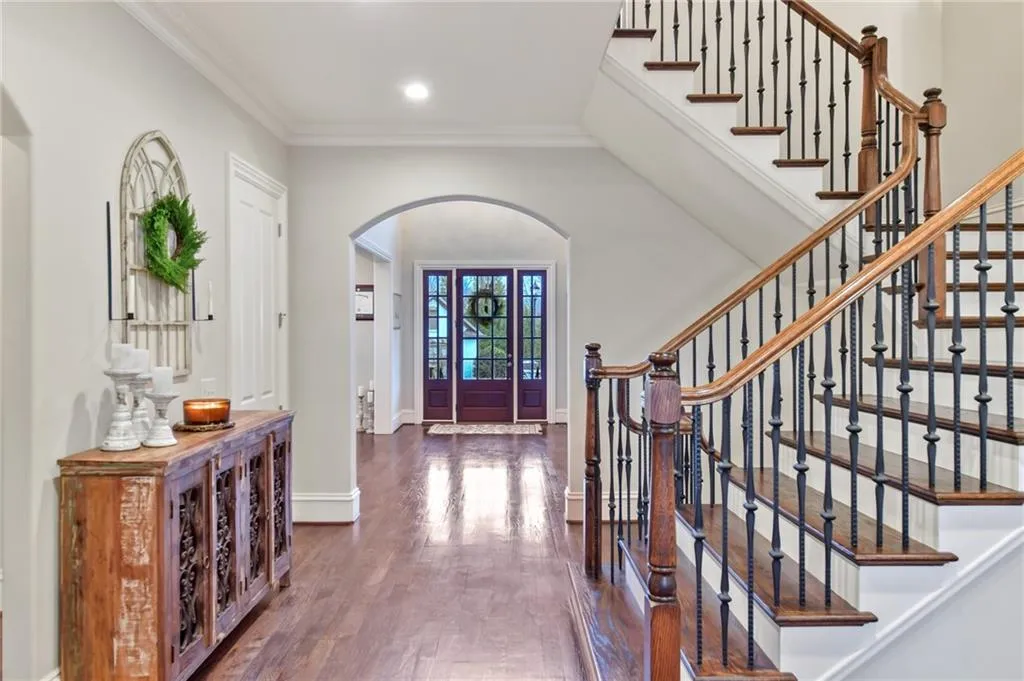 5370 High Point Manor, Atlanta, Georgia 30342, 6 Bedrooms Bedrooms, ,7 BathroomsBathrooms,Residential,Sold,5370 High Point Manor,6669447