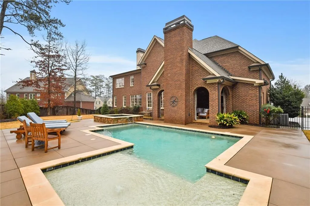 5370 High Point Manor, Atlanta, Georgia 30342, 6 Bedrooms Bedrooms, ,7 BathroomsBathrooms,Residential,Sold,5370 High Point Manor,6669447