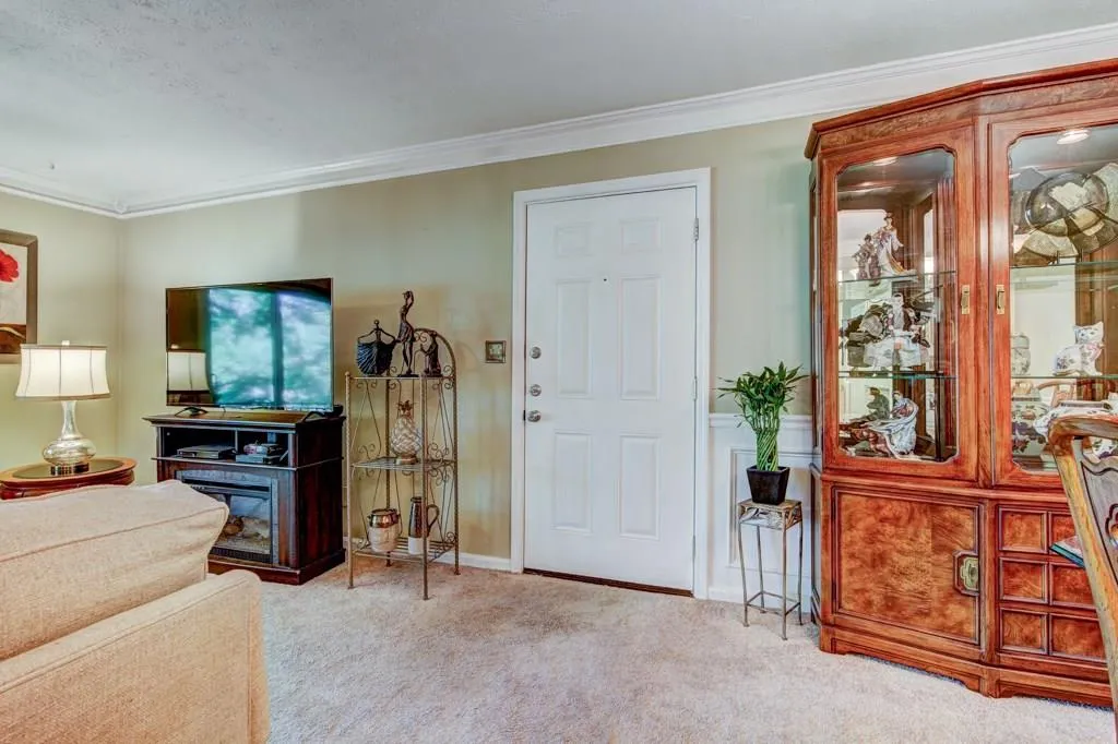 725 Dalrymple Road Unit 8h, Sandy Springs, Georgia 30328, 2 Bedrooms Bedrooms, ,2 BathroomsBathrooms,Residential,Sold,725 Dalrymple Road Unit 8h,6088975