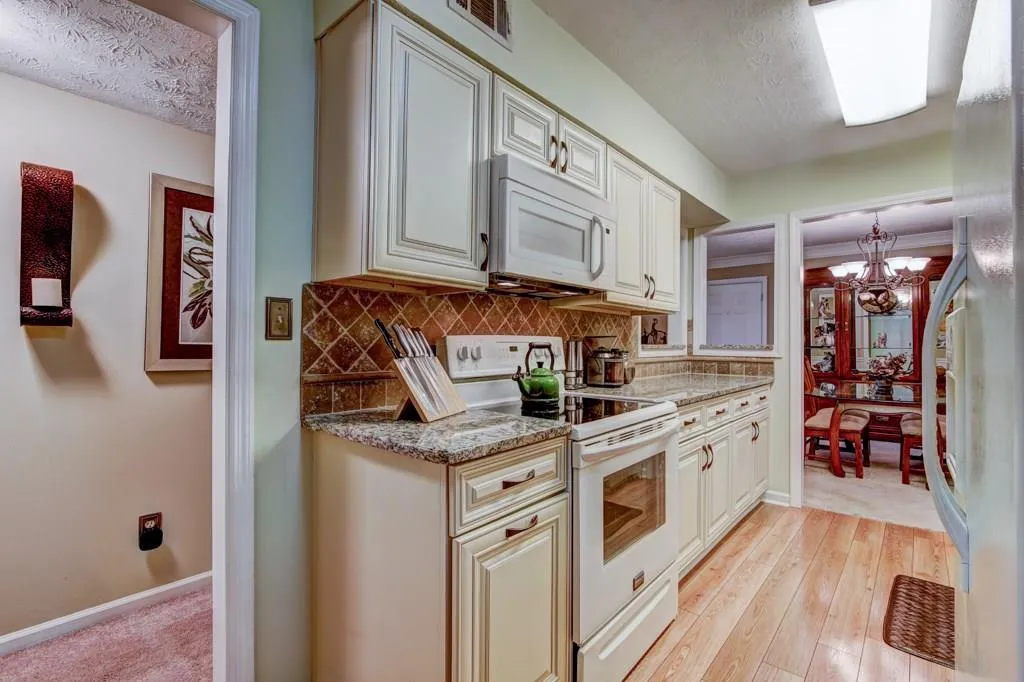 725 Dalrymple Road Unit 8h, Sandy Springs, Georgia 30328, 2 Bedrooms Bedrooms, ,2 BathroomsBathrooms,Residential,Sold,725 Dalrymple Road Unit 8h,6088975