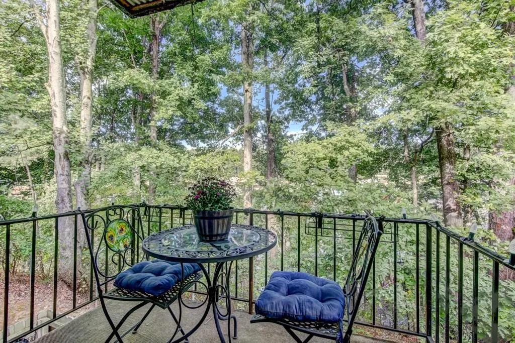 725 Dalrymple Road Unit 8h, Sandy Springs, Georgia 30328, 2 Bedrooms Bedrooms, ,2 BathroomsBathrooms,Residential,Sold,725 Dalrymple Road Unit 8h,6088975