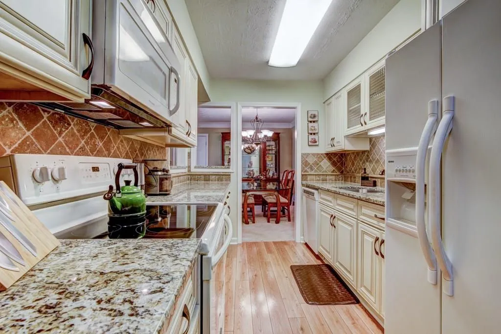 725 Dalrymple Road Unit 8h, Sandy Springs, Georgia 30328, 2 Bedrooms Bedrooms, ,2 BathroomsBathrooms,Residential,Sold,725 Dalrymple Road Unit 8h,6088975