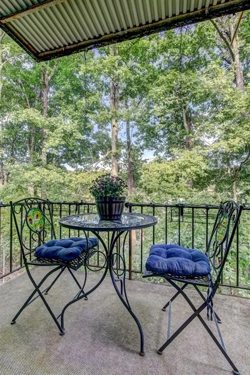 725 Dalrymple Road Unit 8h, Sandy Springs, Georgia 30328, 2 Bedrooms Bedrooms, ,2 BathroomsBathrooms,Residential,Sold,725 Dalrymple Road Unit 8h,6088975