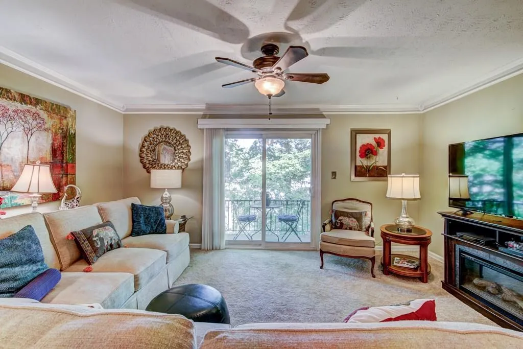 725 Dalrymple Road Unit 8h, Sandy Springs, Georgia 30328, 2 Bedrooms Bedrooms, ,2 BathroomsBathrooms,Residential,Sold,725 Dalrymple Road Unit 8h,6088975