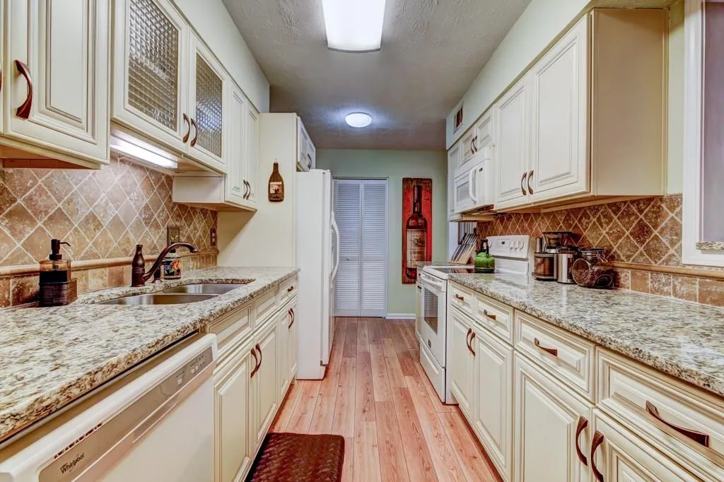 725 Dalrymple Road Unit 8h, Sandy Springs, Georgia 30328, 2 Bedrooms Bedrooms, ,2 BathroomsBathrooms,Residential,Sold,725 Dalrymple Road Unit 8h,6088975
