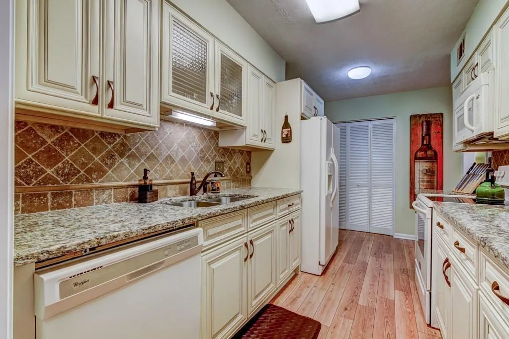 725 Dalrymple Road Unit 8h, Sandy Springs, Georgia 30328, 2 Bedrooms Bedrooms, ,2 BathroomsBathrooms,Residential,Sold,725 Dalrymple Road Unit 8h,6088975