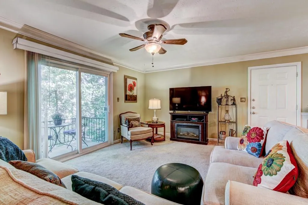 725 Dalrymple Road Unit 8h, Sandy Springs, Georgia 30328, 2 Bedrooms Bedrooms, ,2 BathroomsBathrooms,Residential,Sold,725 Dalrymple Road Unit 8h,6088975