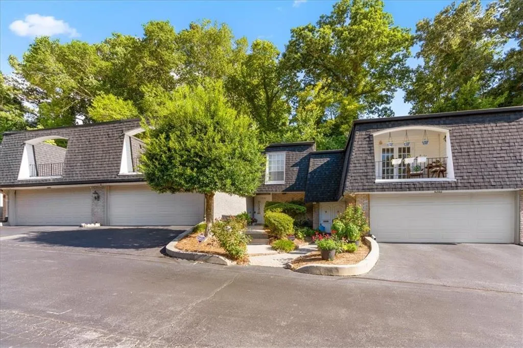 5280 Chemin De Vie, Atlanta, Georgia 30342, 3 Bedrooms Bedrooms, ,2 BathroomsBathrooms,Residential,Sold,5280 Chemin De Vie,7418685