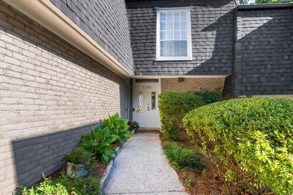 5280 Chemin De Vie, Atlanta, Georgia 30342, 3 Bedrooms Bedrooms, ,2 BathroomsBathrooms,Residential,Sold,5280 Chemin De Vie,7418685