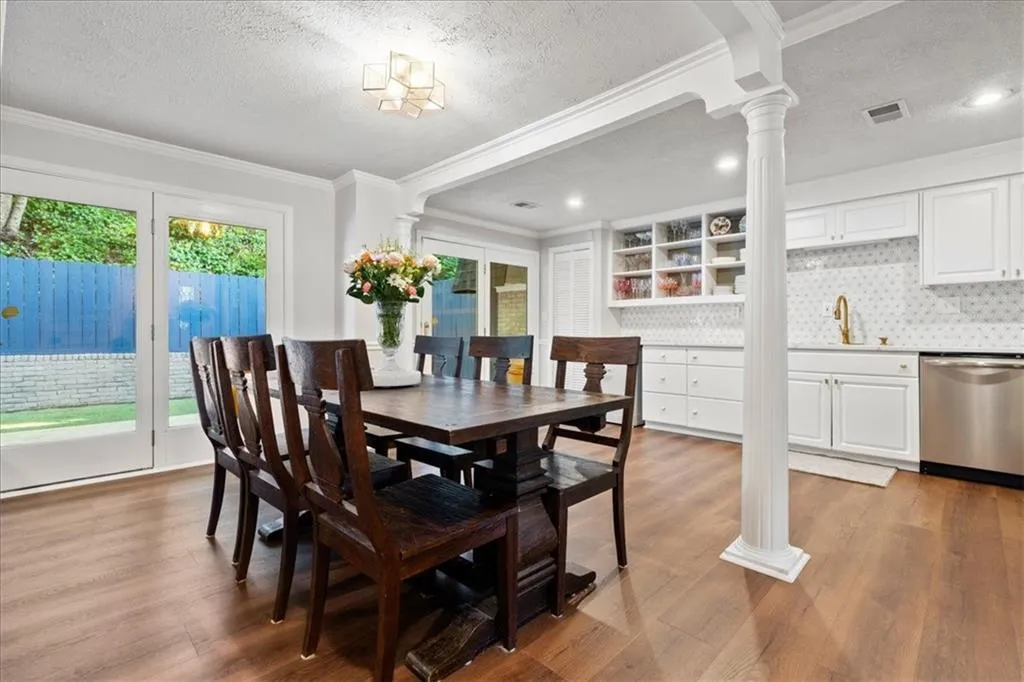 5280 Chemin De Vie, Atlanta, Georgia 30342, 3 Bedrooms Bedrooms, ,2 BathroomsBathrooms,Residential,Sold,5280 Chemin De Vie,7418685