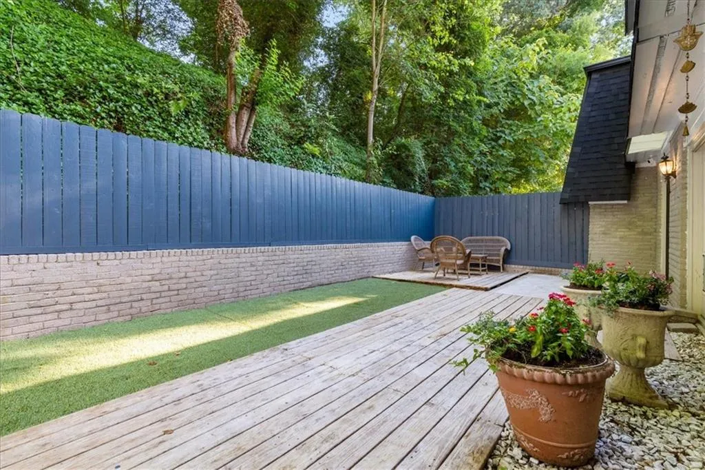 5280 Chemin De Vie, Atlanta, Georgia 30342, 3 Bedrooms Bedrooms, ,2 BathroomsBathrooms,Residential,Sold,5280 Chemin De Vie,7418685