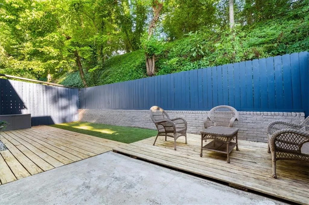 5280 Chemin De Vie, Atlanta, Georgia 30342, 3 Bedrooms Bedrooms, ,2 BathroomsBathrooms,Residential,Sold,5280 Chemin De Vie,7418685