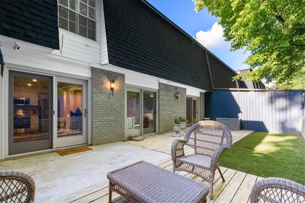 5280 Chemin De Vie, Atlanta, Georgia 30342, 3 Bedrooms Bedrooms, ,2 BathroomsBathrooms,Residential,Sold,5280 Chemin De Vie,7418685