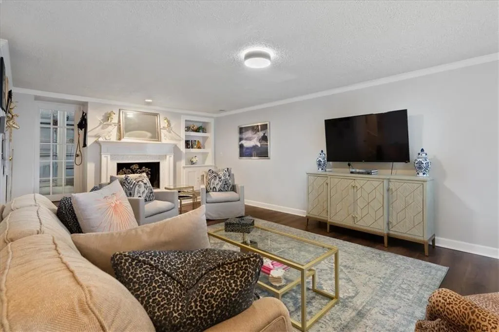 5280 Chemin De Vie, Atlanta, Georgia 30342, 3 Bedrooms Bedrooms, ,2 BathroomsBathrooms,Residential,Sold,5280 Chemin De Vie,7418685