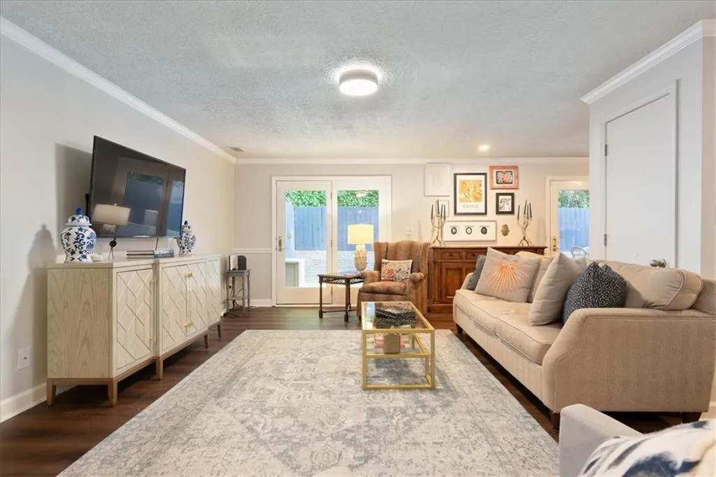 5280 Chemin De Vie, Atlanta, Georgia 30342, 3 Bedrooms Bedrooms, ,2 BathroomsBathrooms,Residential,Sold,5280 Chemin De Vie,7418685