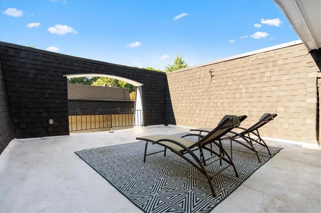 5280 Chemin De Vie, Atlanta, Georgia 30342, 3 Bedrooms Bedrooms, ,2 BathroomsBathrooms,Residential,Sold,5280 Chemin De Vie,7418685