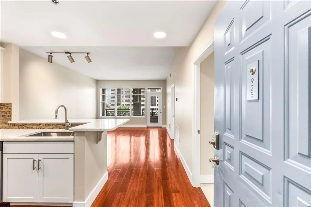 1101 Juniper Street Ne Unit 925, Atlanta, Georgia 30309, 1 Bedroom Bedrooms, ,1 BathroomBathrooms,Residential,For Sale,1101 Juniper Street Ne Unit 925,7635921