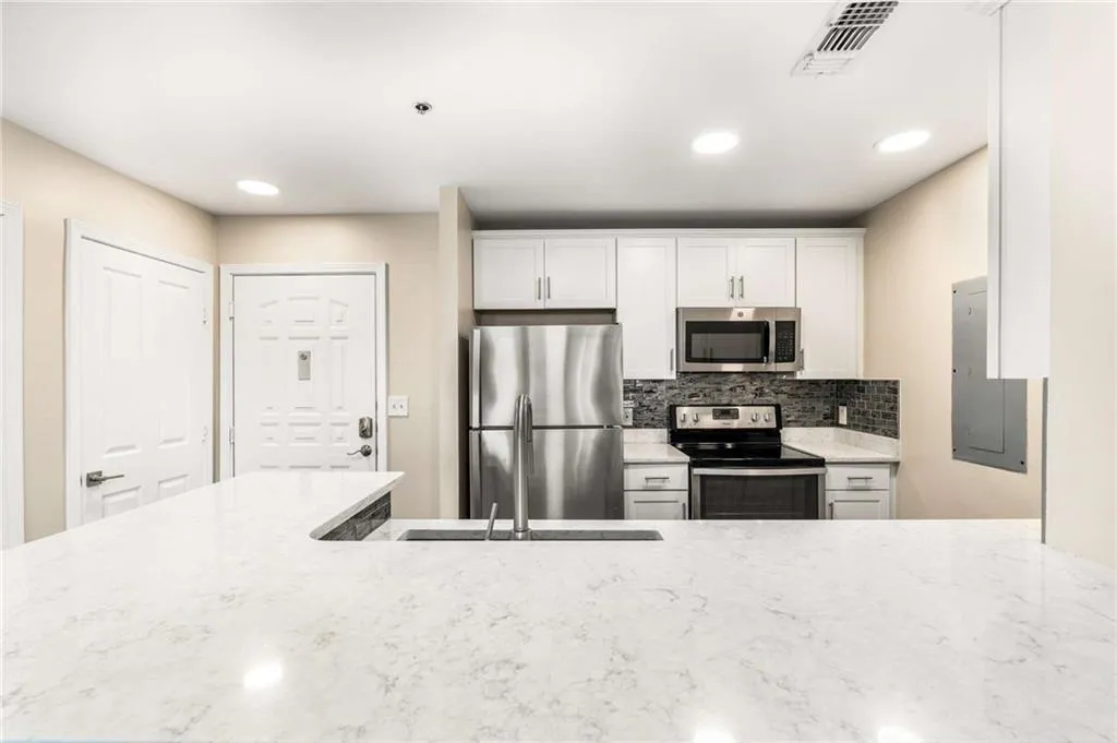 1101 Juniper Street Ne Unit 925, Atlanta, Georgia 30309, 1 Bedroom Bedrooms, ,1 BathroomBathrooms,Residential,For Sale,1101 Juniper Street Ne Unit 925,7635921
