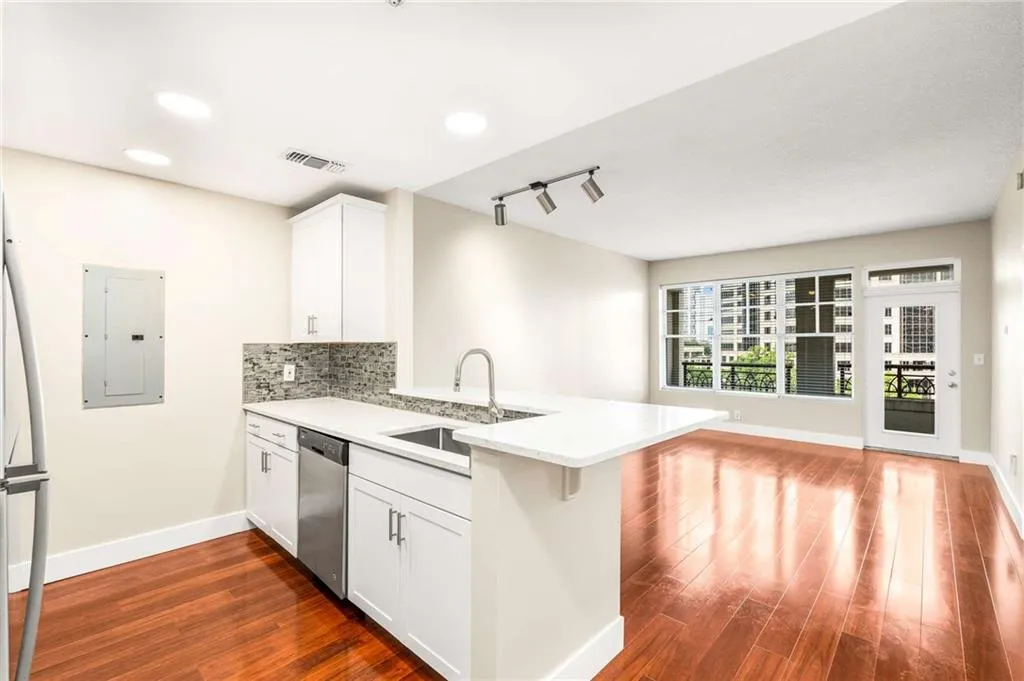 1101 Juniper Street Ne Unit 925, Atlanta, Georgia 30309, 1 Bedroom Bedrooms, ,1 BathroomBathrooms,Residential,For Sale,1101 Juniper Street Ne Unit 925,7635921