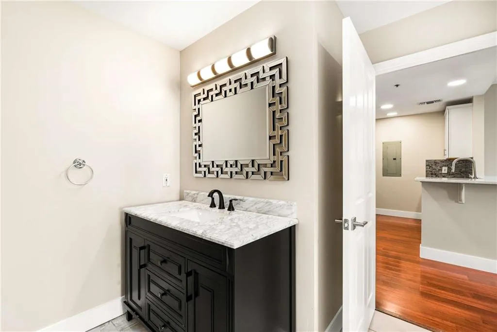 1101 Juniper Street Ne Unit 925, Atlanta, Georgia 30309, 1 Bedroom Bedrooms, ,1 BathroomBathrooms,Residential,For Sale,1101 Juniper Street Ne Unit 925,7635921