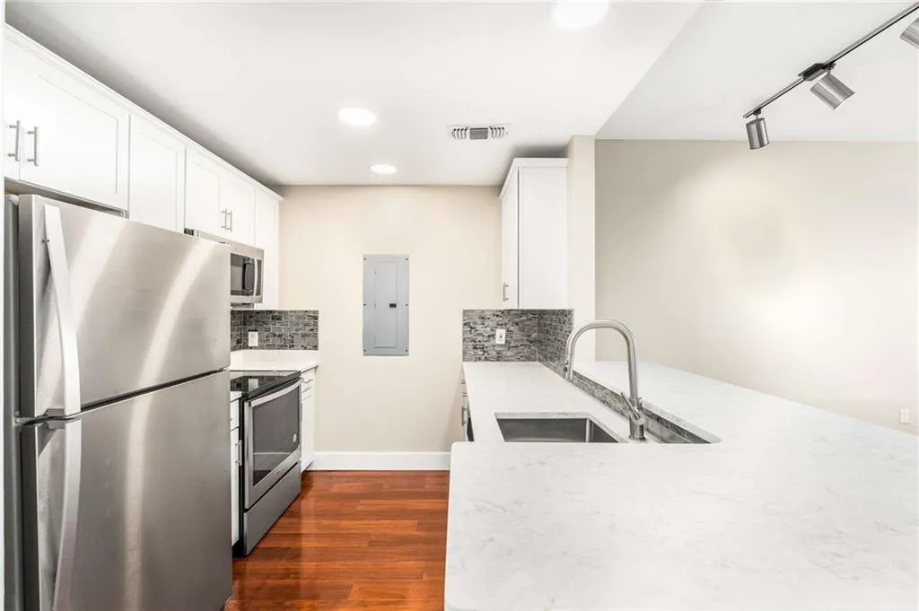 1101 Juniper Street Ne Unit 925, Atlanta, Georgia 30309, 1 Bedroom Bedrooms, ,1 BathroomBathrooms,Residential,For Sale,1101 Juniper Street Ne Unit 925,7635921