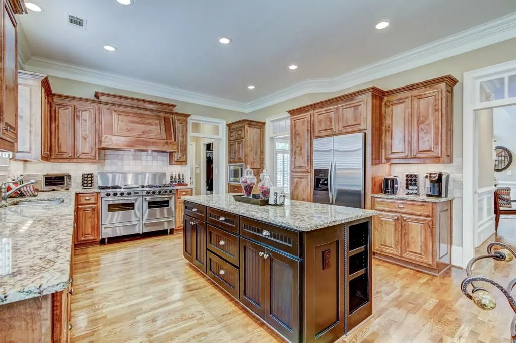 7937 Stratford Lane, Sandy Springs, Georgia 30350, 5 Bedrooms Bedrooms, ,5 BathroomsBathrooms,Residential,Sold,7937 Stratford Lane,6041273