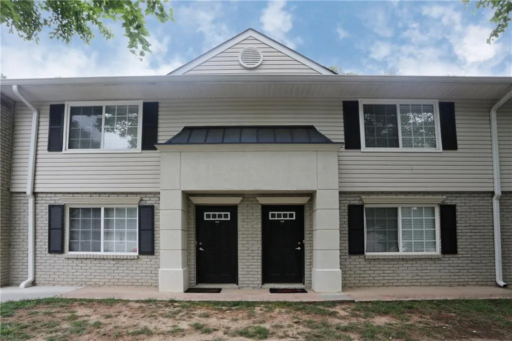 6940 Roswell Road Unit 16b, Atlanta, Georgia 30328, 2 Bedrooms Bedrooms, ,1 BathroomBathrooms,Residential,Sold,6940 Roswell Road Unit 16b,5868708