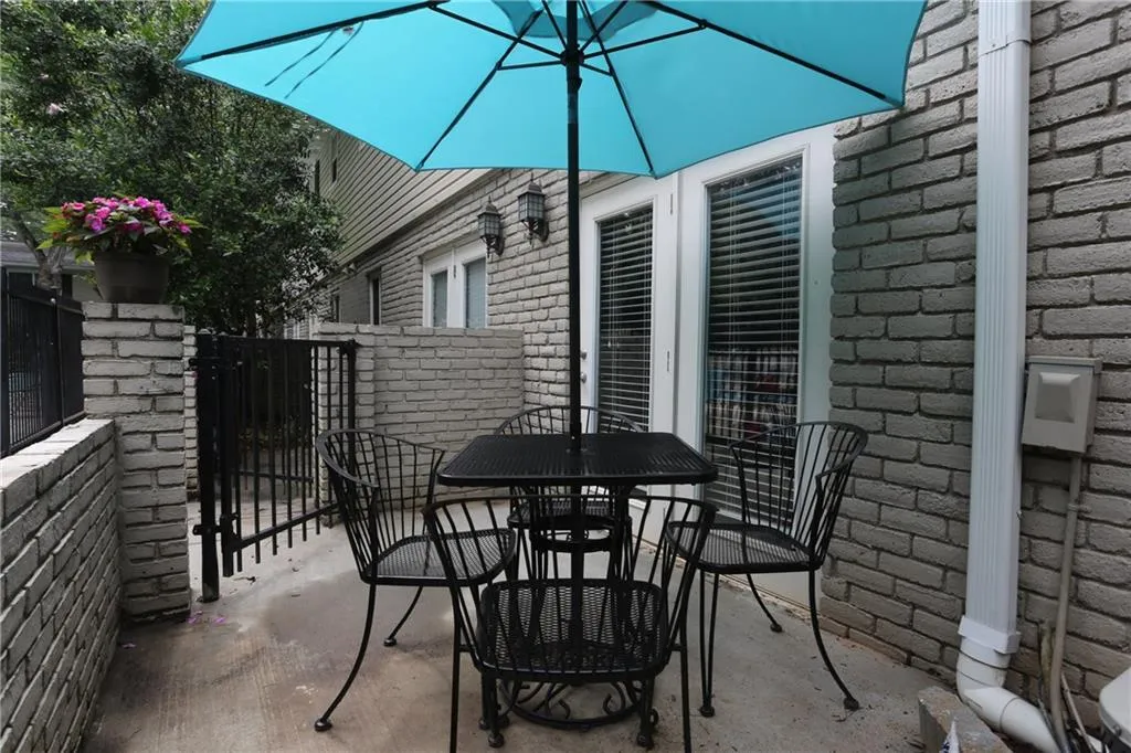 6940 Roswell Road Unit 16b, Atlanta, Georgia 30328, 2 Bedrooms Bedrooms, ,1 BathroomBathrooms,Residential,Sold,6940 Roswell Road Unit 16b,5868708