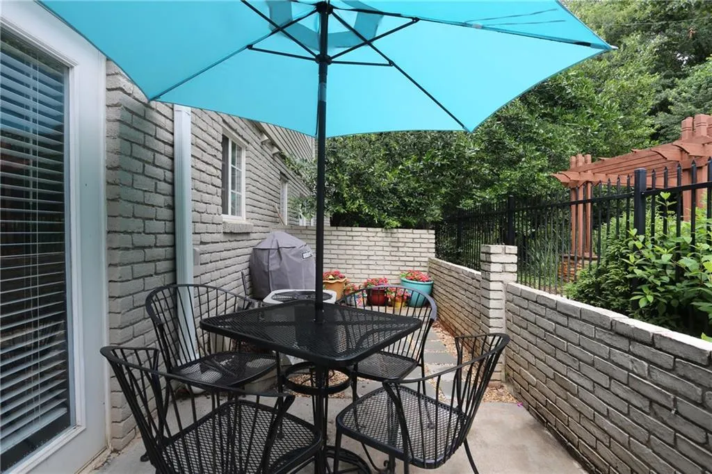 6940 Roswell Road Unit 16b, Atlanta, Georgia 30328, 2 Bedrooms Bedrooms, ,1 BathroomBathrooms,Residential,Sold,6940 Roswell Road Unit 16b,5868708