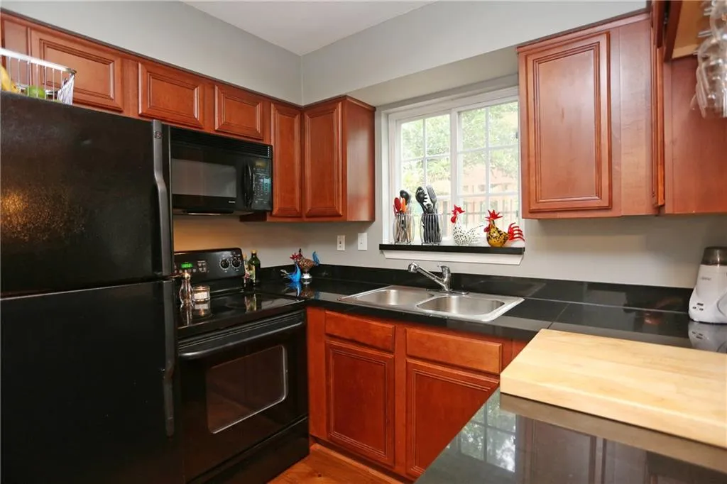 6940 Roswell Road Unit 16b, Atlanta, Georgia 30328, 2 Bedrooms Bedrooms, ,1 BathroomBathrooms,Residential,Sold,6940 Roswell Road Unit 16b,5868708