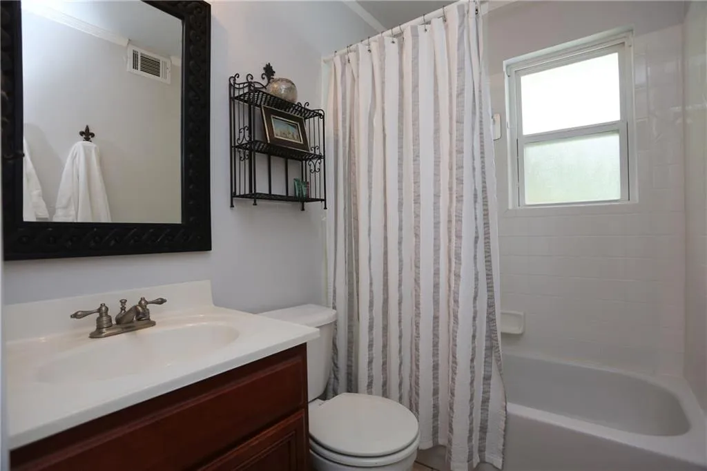 6940 Roswell Road Unit 16b, Atlanta, Georgia 30328, 2 Bedrooms Bedrooms, ,1 BathroomBathrooms,Residential,Sold,6940 Roswell Road Unit 16b,5868708