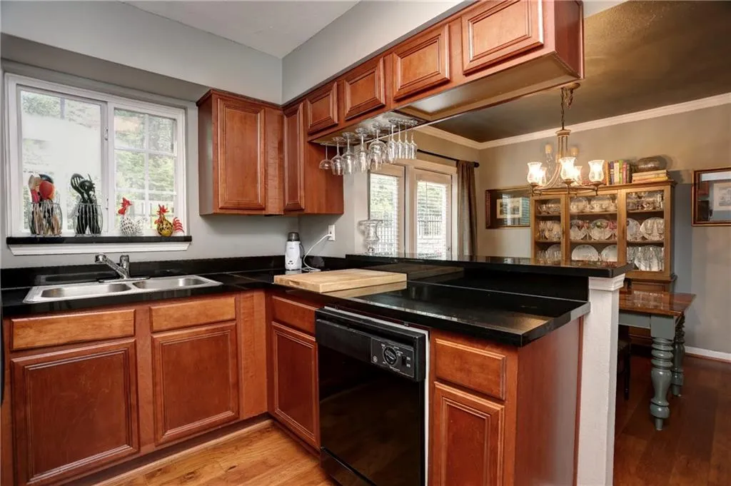 6940 Roswell Road Unit 16b, Atlanta, Georgia 30328, 2 Bedrooms Bedrooms, ,1 BathroomBathrooms,Residential,Sold,6940 Roswell Road Unit 16b,5868708