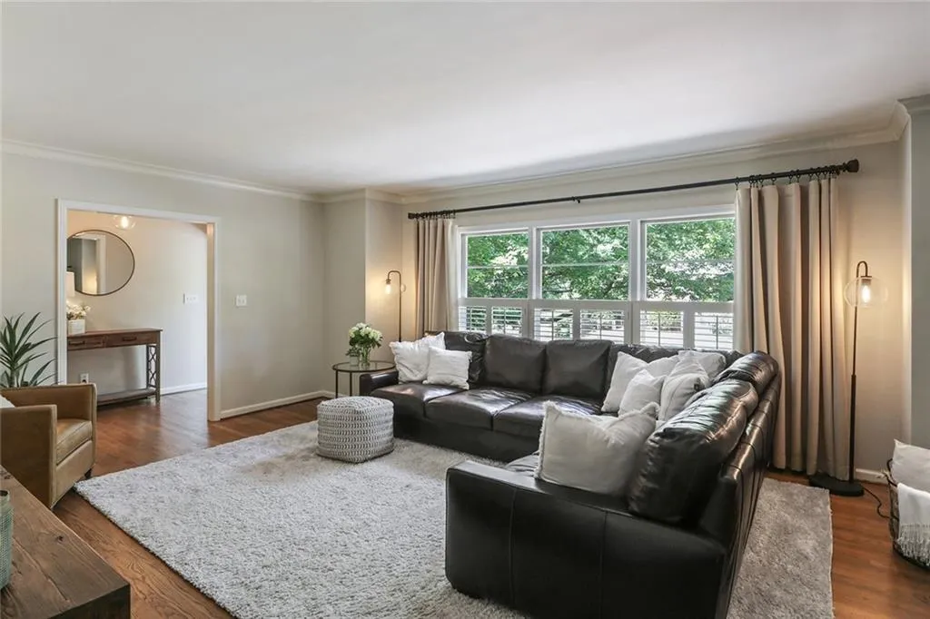 5985 Greenbrier Road, Sandy Springs, Georgia 30328, 3 Bedrooms Bedrooms, ,2 BathroomsBathrooms,Residential,Sold,5985 Greenbrier Road,6876448