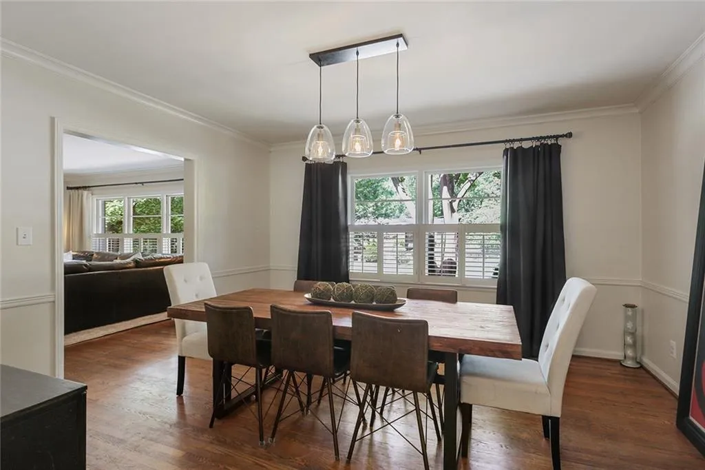 5985 Greenbrier Road, Sandy Springs, Georgia 30328, 3 Bedrooms Bedrooms, ,2 BathroomsBathrooms,Residential,Sold,5985 Greenbrier Road,6876448