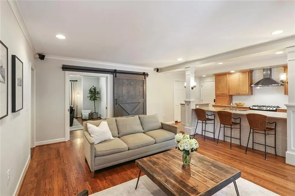 5985 Greenbrier Road, Sandy Springs, Georgia 30328, 3 Bedrooms Bedrooms, ,2 BathroomsBathrooms,Residential,Sold,5985 Greenbrier Road,6876448