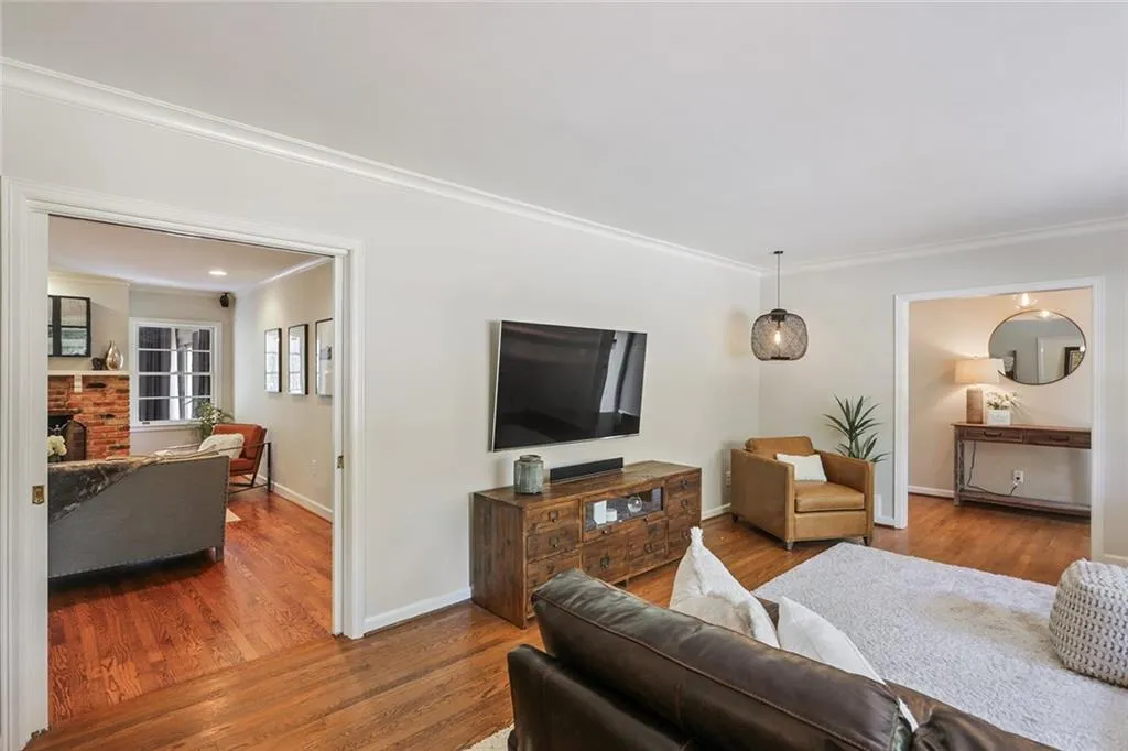 5985 Greenbrier Road, Sandy Springs, Georgia 30328, 3 Bedrooms Bedrooms, ,2 BathroomsBathrooms,Residential,Sold,5985 Greenbrier Road,6876448