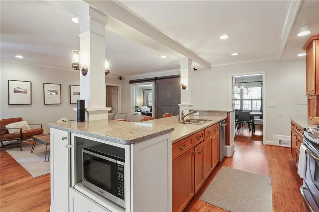 5985 Greenbrier Road, Sandy Springs, Georgia 30328, 3 Bedrooms Bedrooms, ,2 BathroomsBathrooms,Residential,Sold,5985 Greenbrier Road,6876448