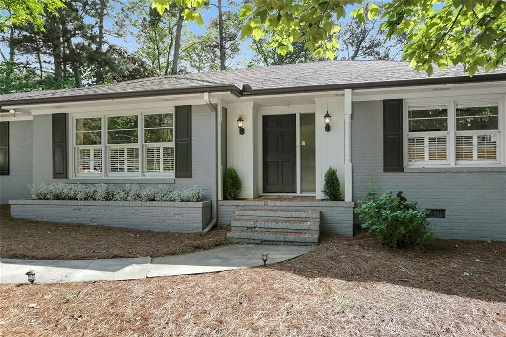 5985 Greenbrier Road, Sandy Springs, Georgia 30328, 3 Bedrooms Bedrooms, ,2 BathroomsBathrooms,Residential,Sold,5985 Greenbrier Road,6876448