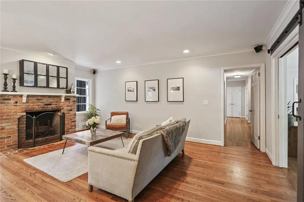 5985 Greenbrier Road, Sandy Springs, Georgia 30328, 3 Bedrooms Bedrooms, ,2 BathroomsBathrooms,Residential,Sold,5985 Greenbrier Road,6876448