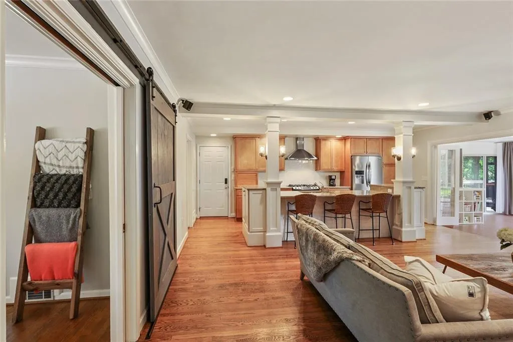 5985 Greenbrier Road, Sandy Springs, Georgia 30328, 3 Bedrooms Bedrooms, ,2 BathroomsBathrooms,Residential,Sold,5985 Greenbrier Road,6876448