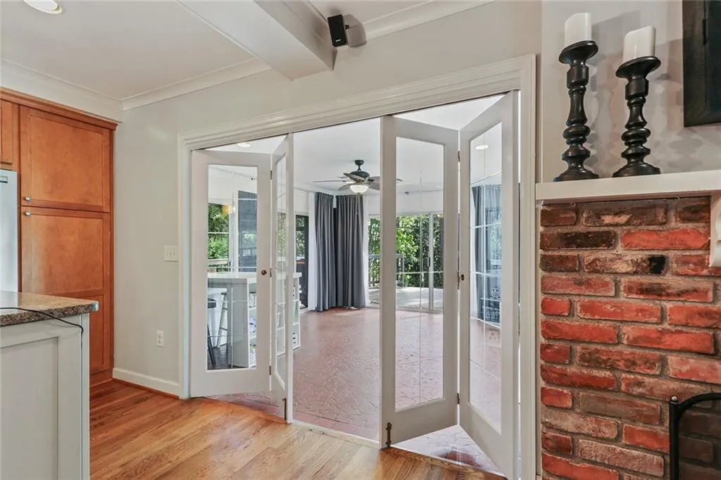 5985 Greenbrier Road, Sandy Springs, Georgia 30328, 3 Bedrooms Bedrooms, ,2 BathroomsBathrooms,Residential,Sold,5985 Greenbrier Road,6876448