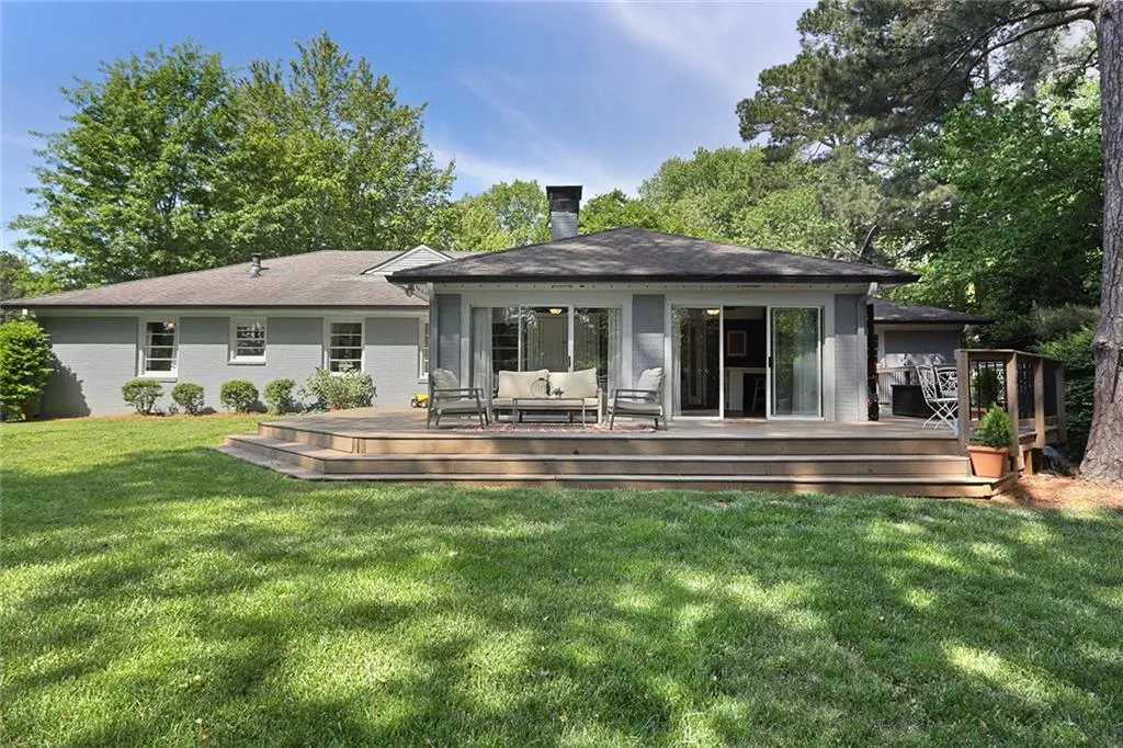 5985 Greenbrier Road, Sandy Springs, Georgia 30328, 3 Bedrooms Bedrooms, ,2 BathroomsBathrooms,Residential,Sold,5985 Greenbrier Road,6876448