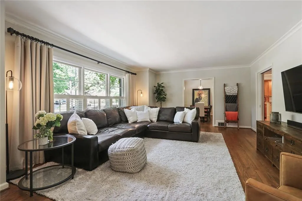 5985 Greenbrier Road, Sandy Springs, Georgia 30328, 3 Bedrooms Bedrooms, ,2 BathroomsBathrooms,Residential,Sold,5985 Greenbrier Road,6876448