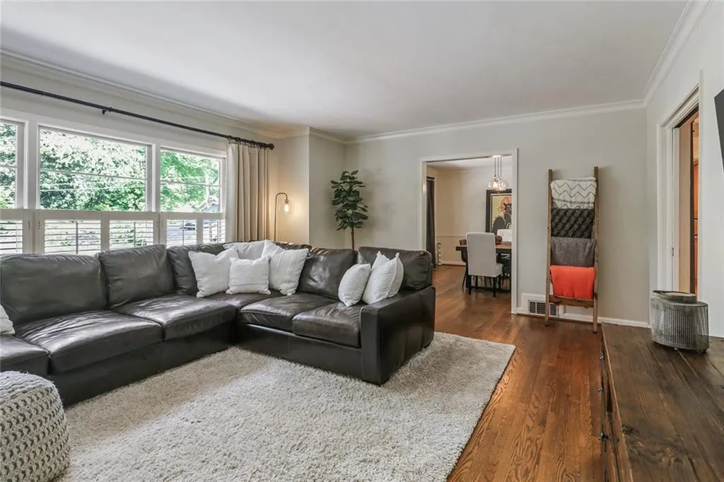 5985 Greenbrier Road, Sandy Springs, Georgia 30328, 3 Bedrooms Bedrooms, ,2 BathroomsBathrooms,Residential,Sold,5985 Greenbrier Road,6876448