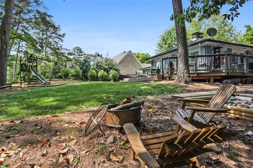 5985 Greenbrier Road, Sandy Springs, Georgia 30328, 3 Bedrooms Bedrooms, ,2 BathroomsBathrooms,Residential,Sold,5985 Greenbrier Road,6876448